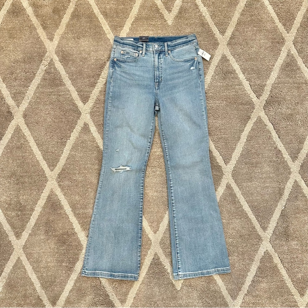 NWT Gap Flare High Rise Jeans (Size 29 / 8R) Light Wash